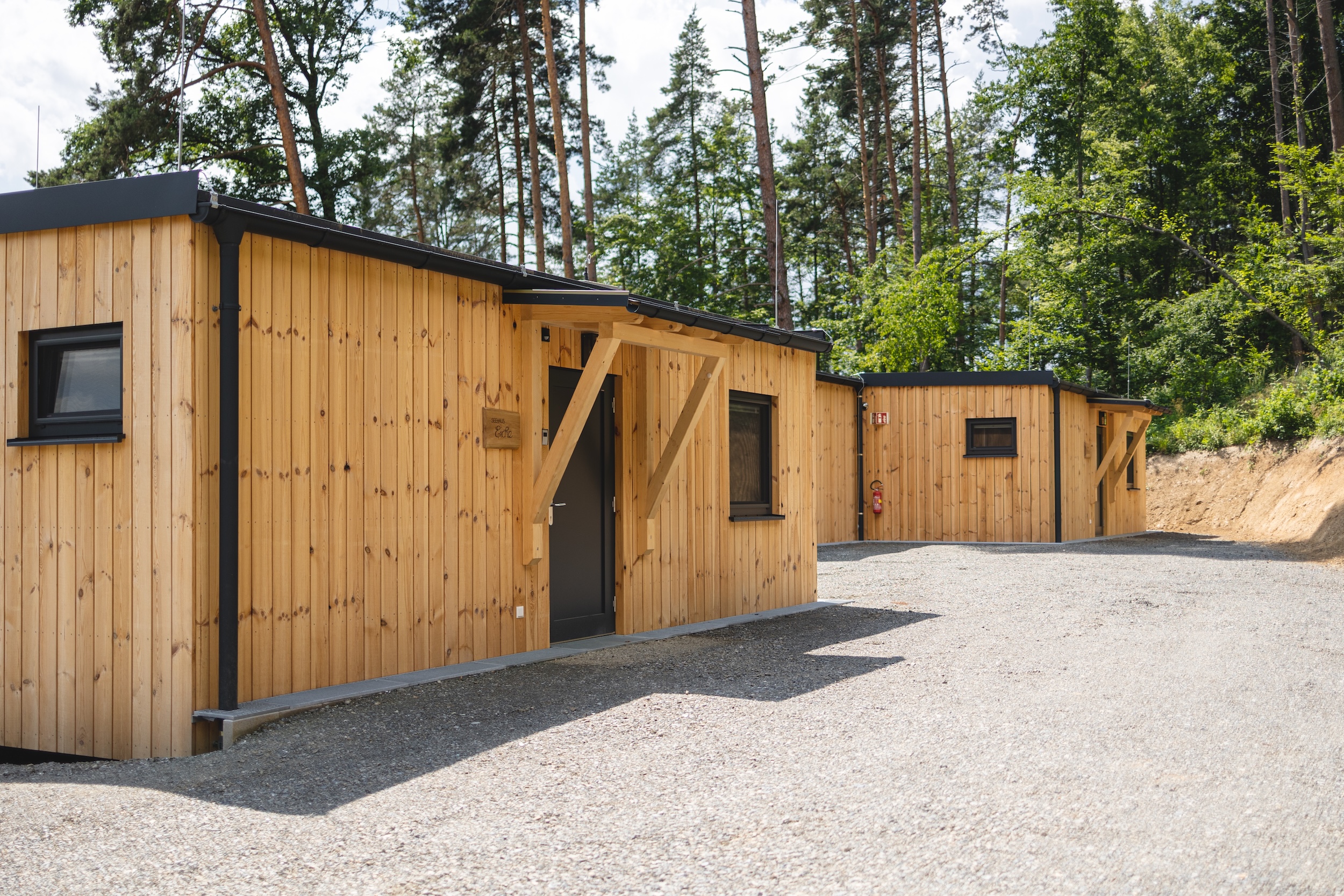 Seehäuser Stausee Dobra, Holzbau.