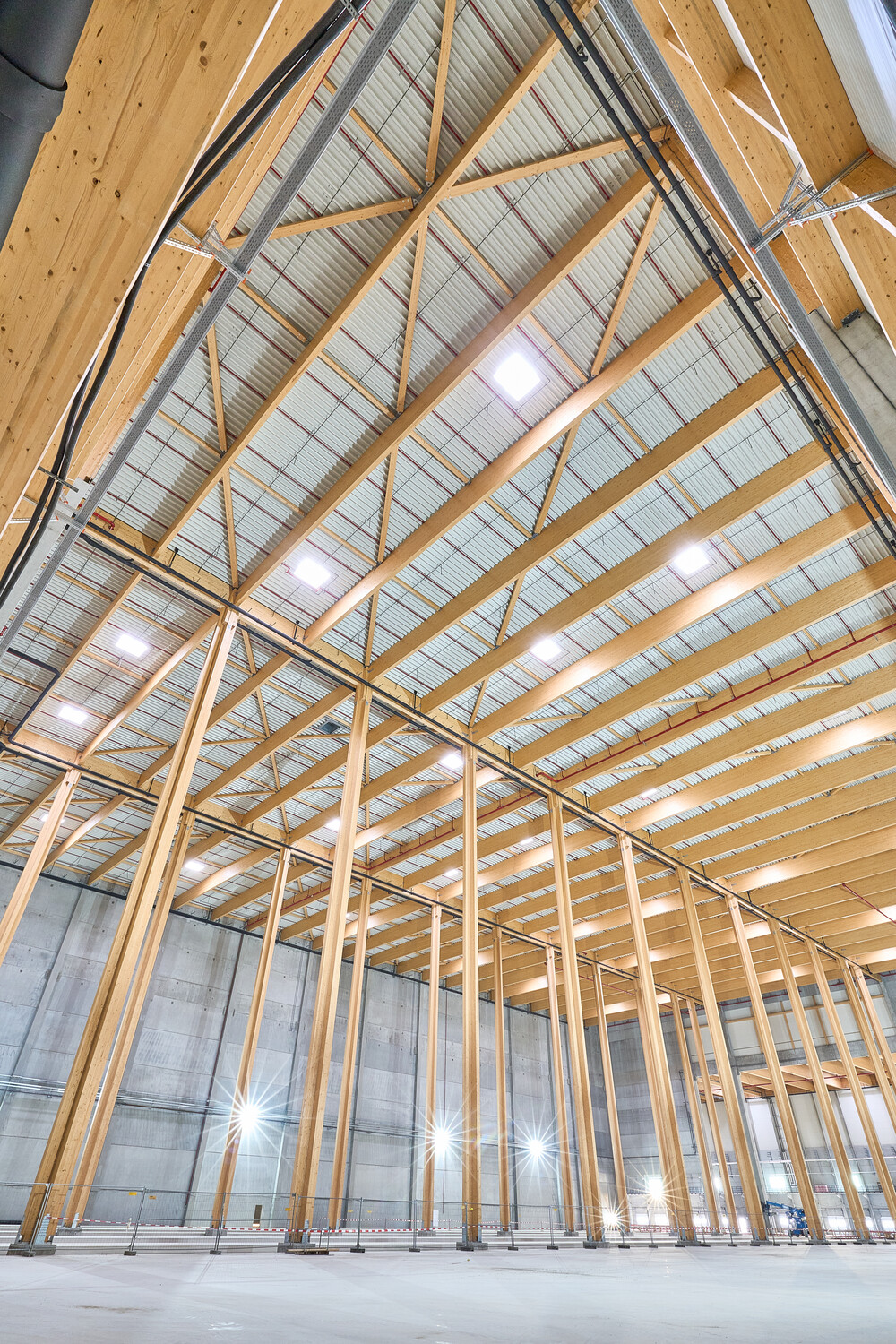 LOGISTIKZENTRUM EDEKA Holzbau von Wiehag in Deutschland.