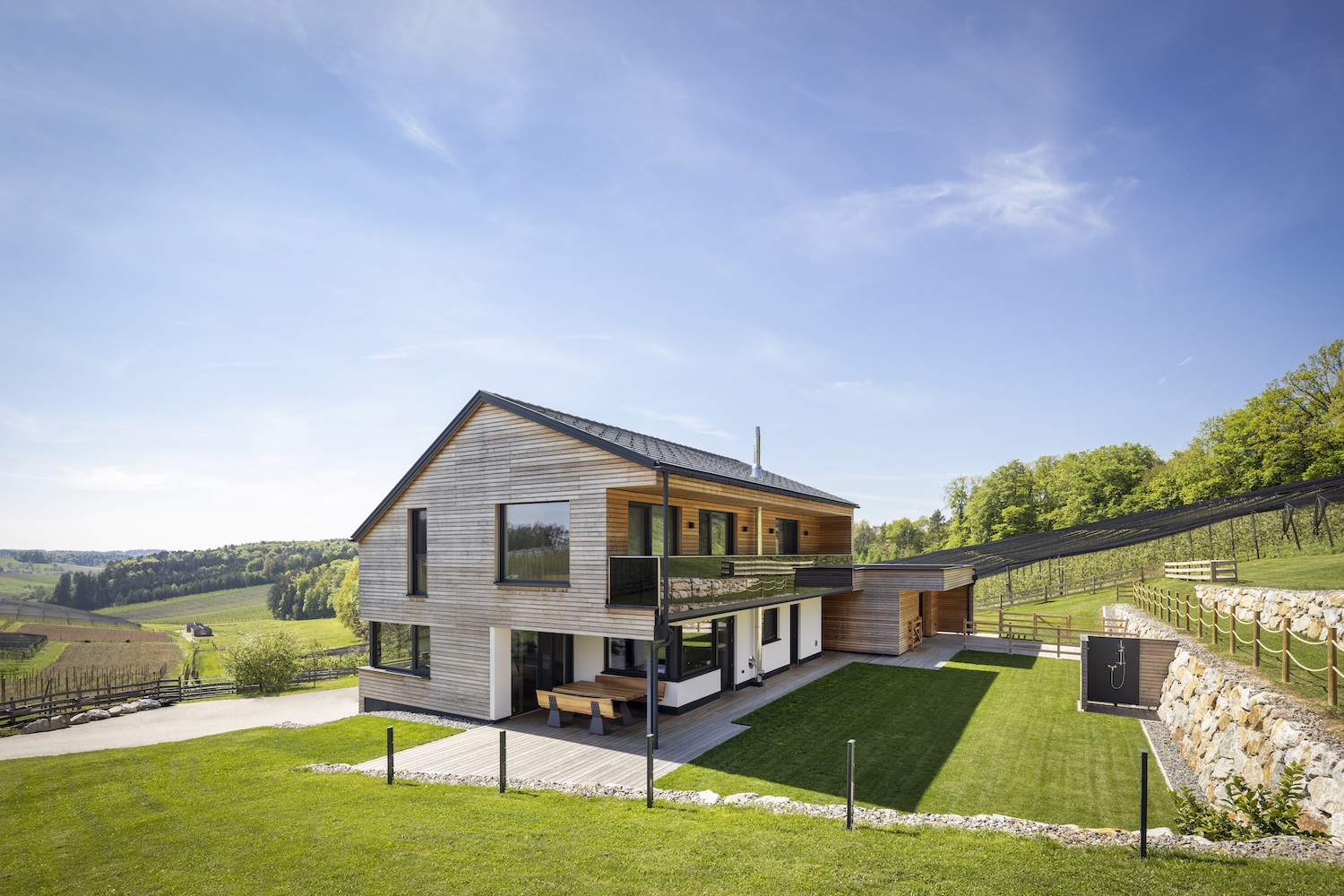 Apfelland Alpaka Holzbau.