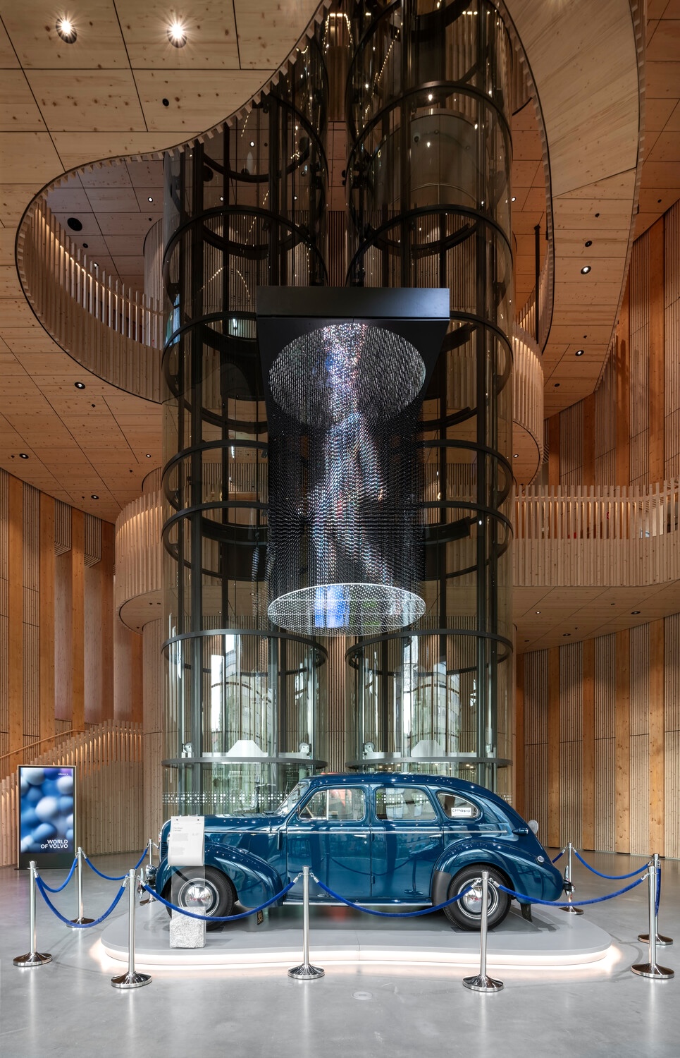 WORLD OF VOLVO Holzbau von Wiehag in Schweden.