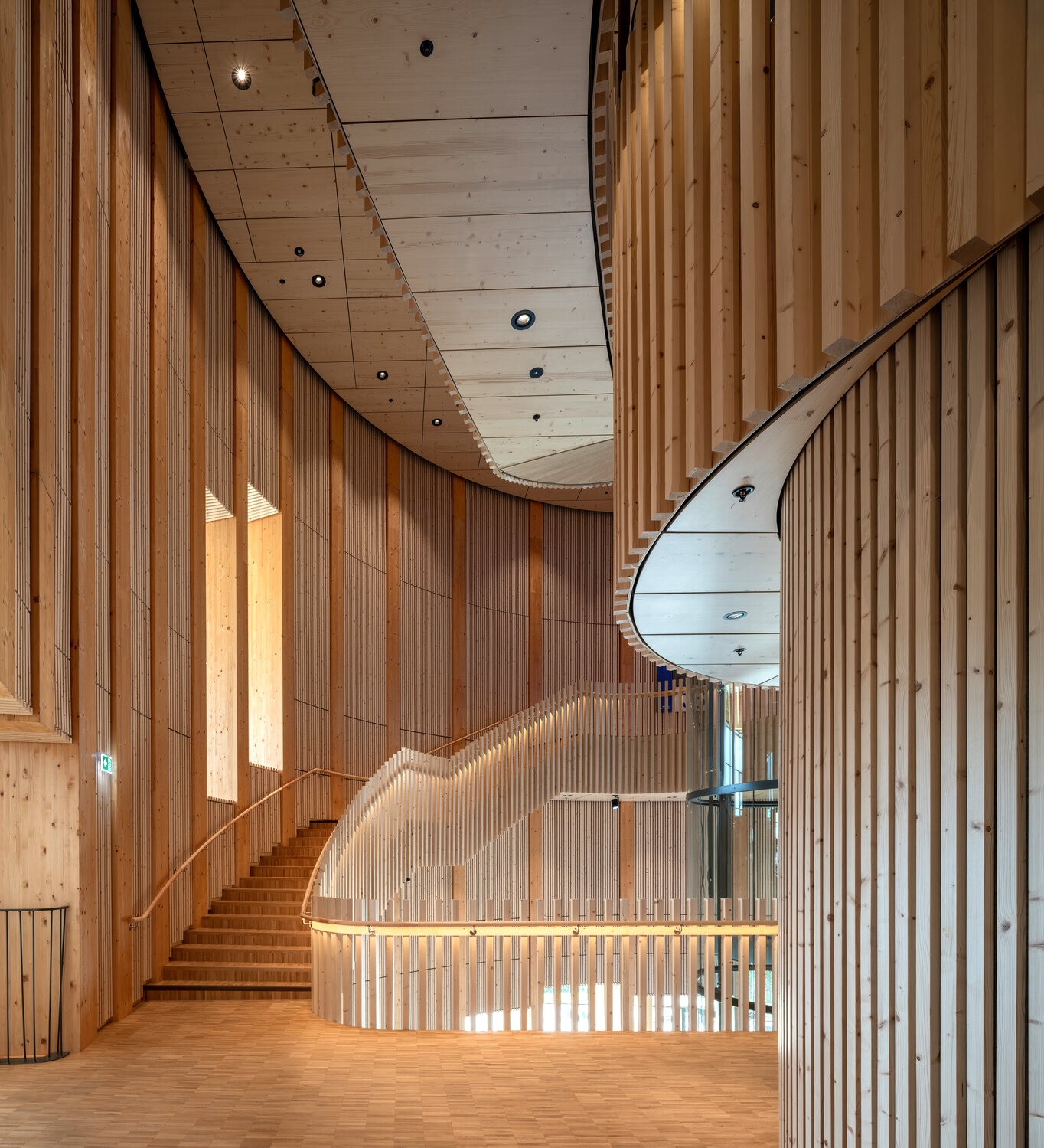 WORLD OF VOLVO Holzbau von Wiehag in Schweden.
