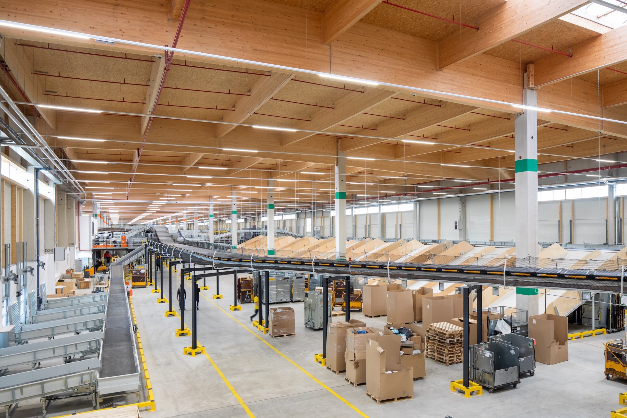 Paket-Logistikzentrum der Österreichischen Post in Wien Inzersdorf, Holzbau.