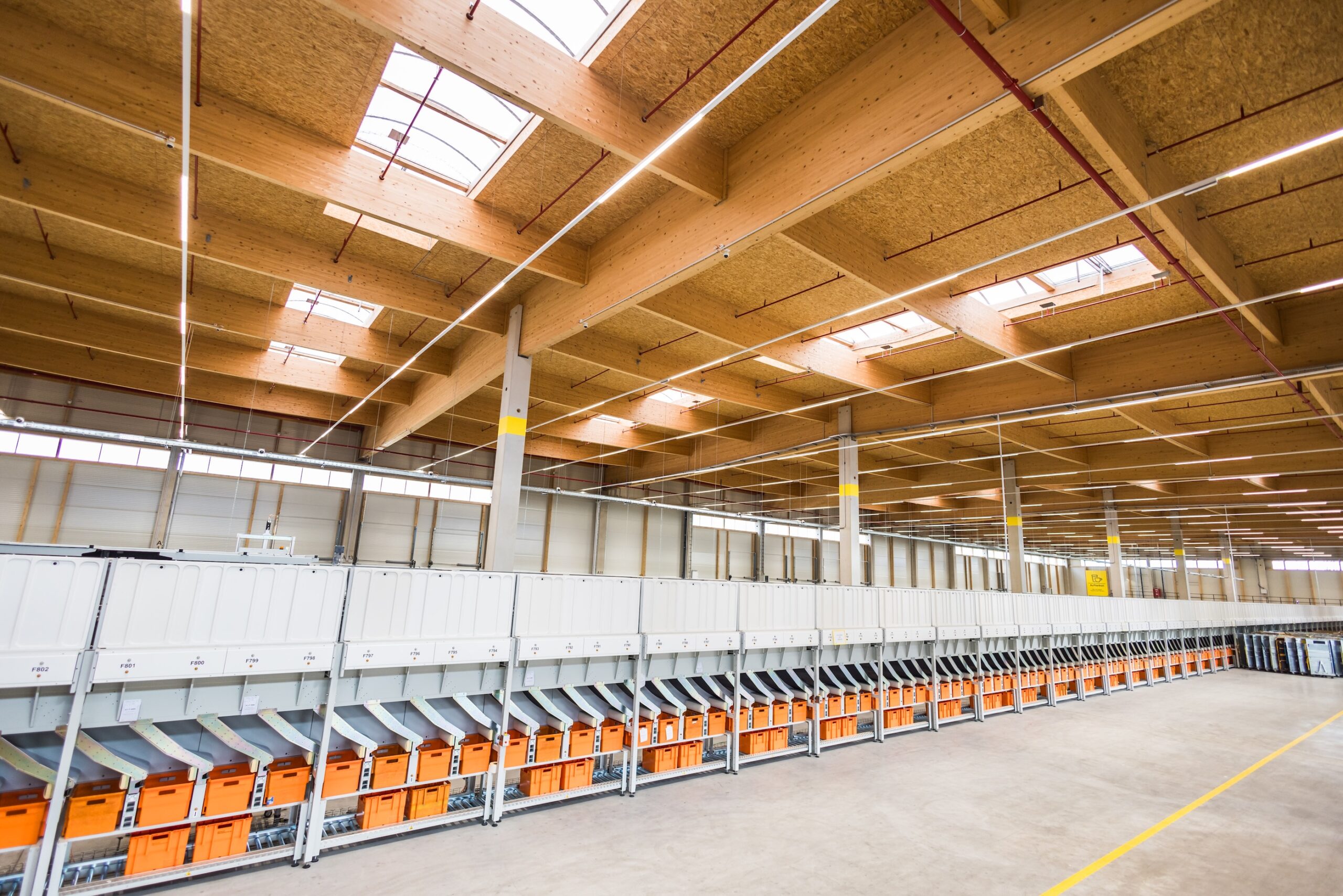 Paket-Logistikzentrum der Österreichischen Post in Wien Inzersdorf, Holzbau.