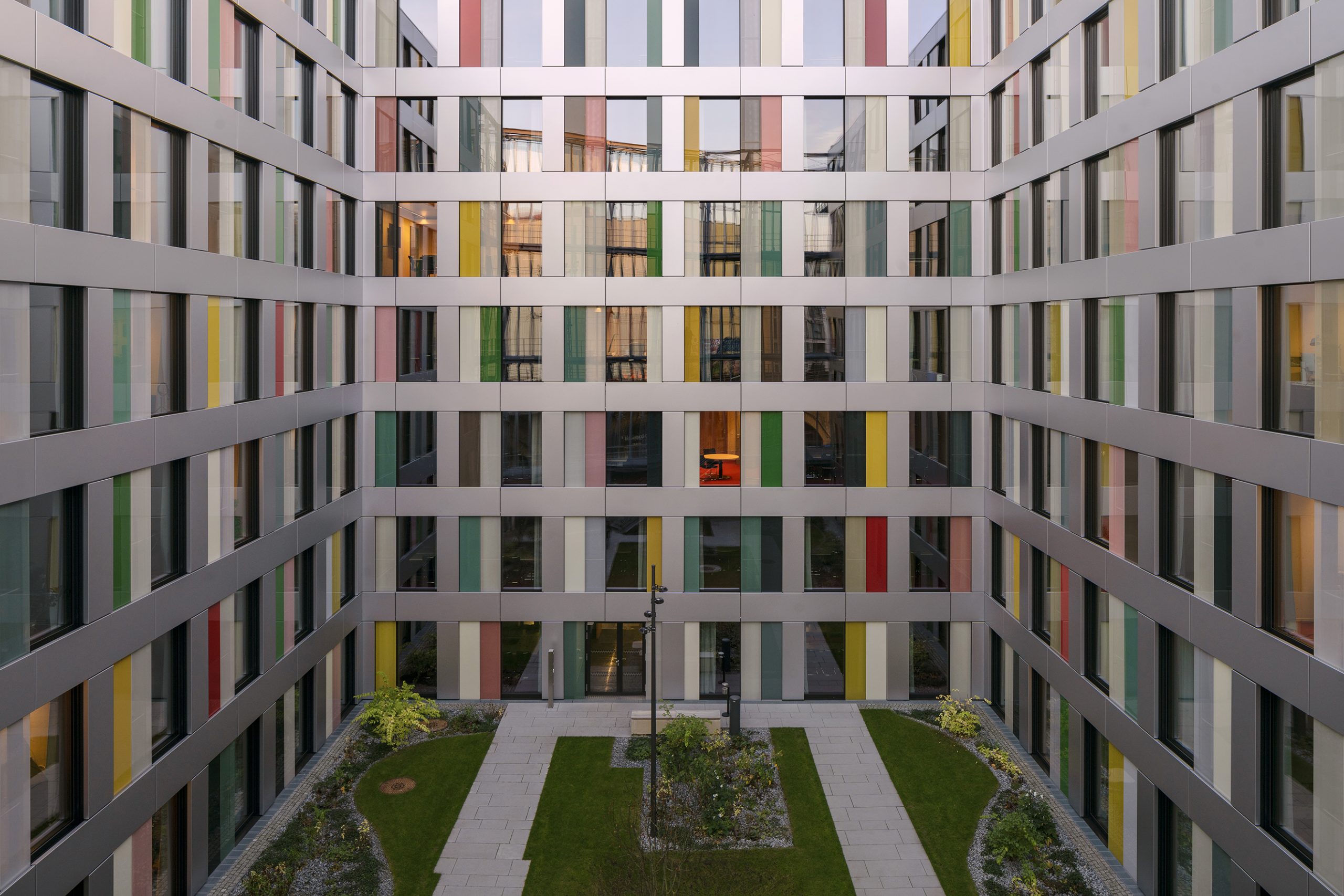 Luisenblock West, Berlin, Büros für den deutschen Bundestag, Holzbau.