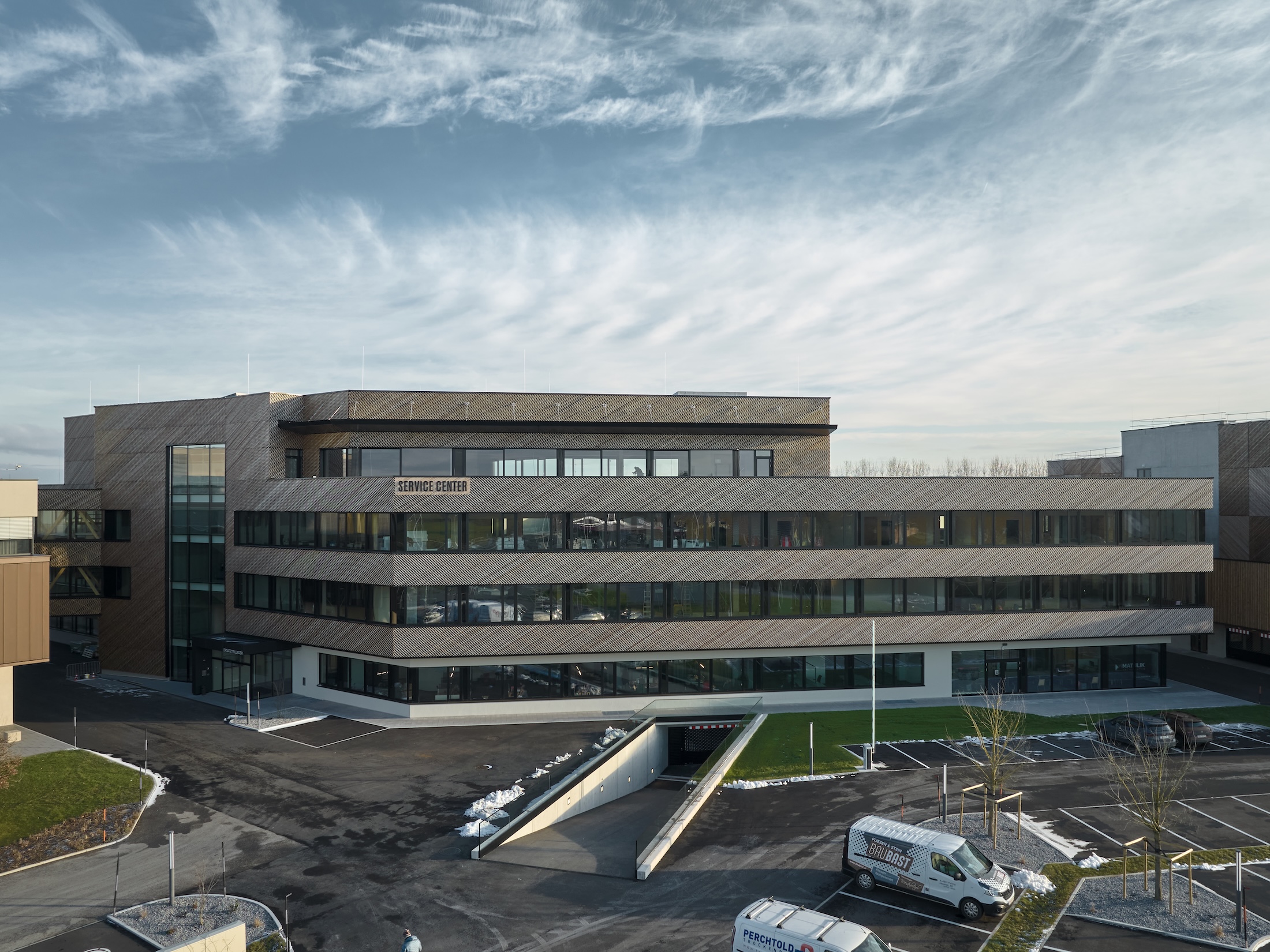 Hargasser Service Center als Holz-Skelett-Bau.
